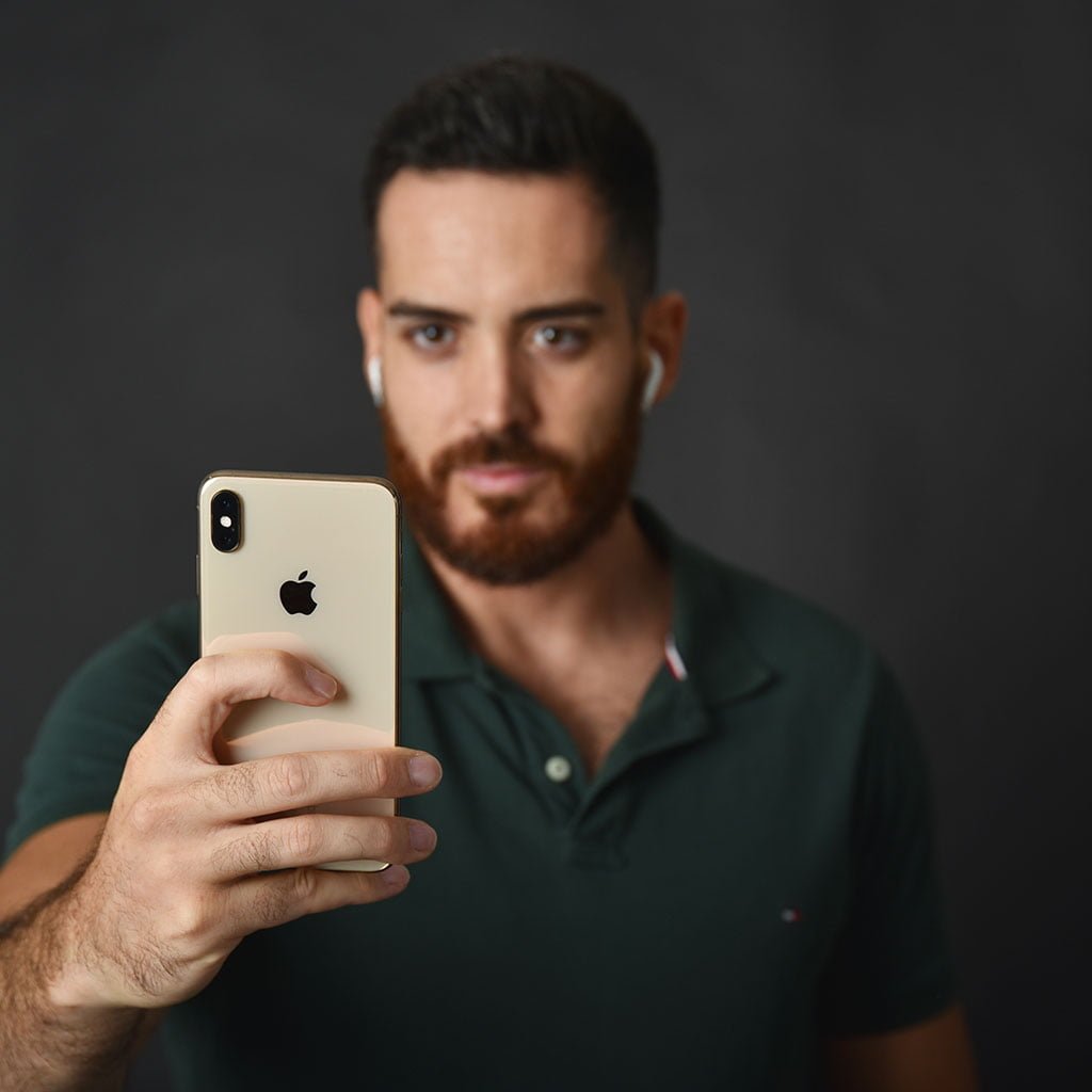 Toni Borras con iPhone Xs Max