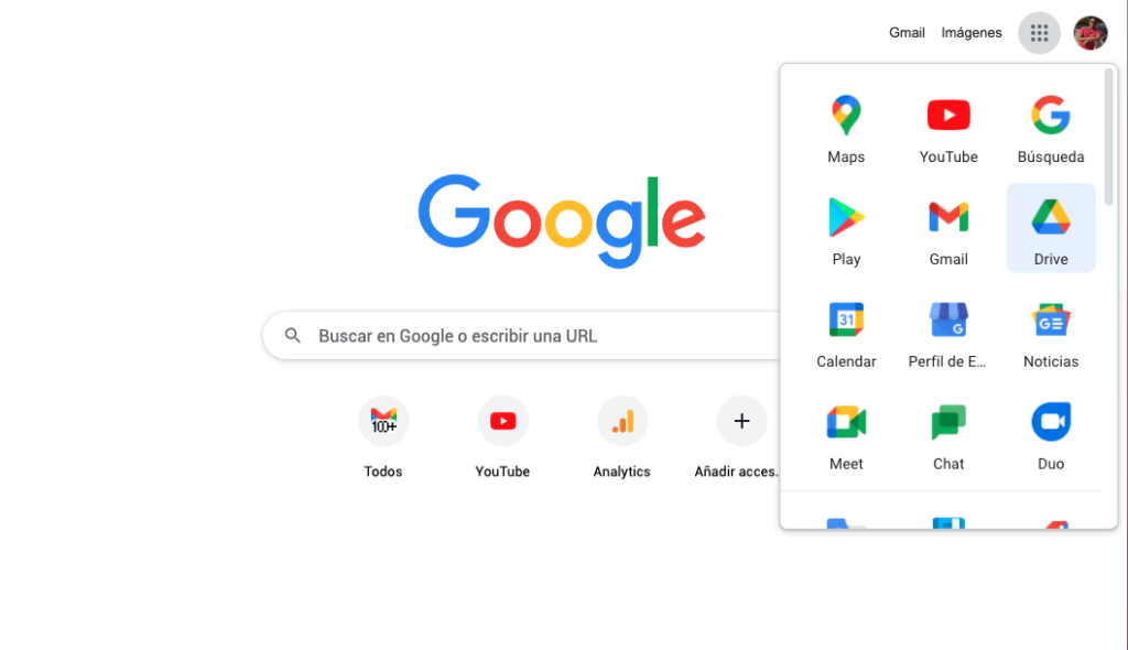 Menú de aplicaciones de Google donde puedes seleccionar Google Drive para acceder.